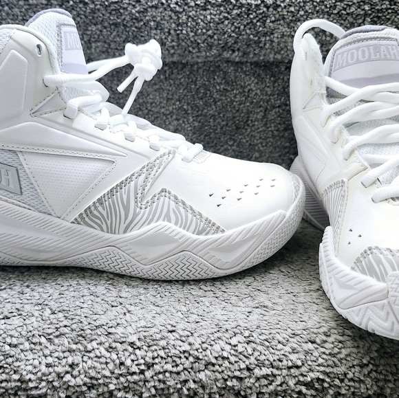 BNWOT Moolah Youth White Kid Basketball Shoes Mid Rise Size US 4.5 - Picture 9 of 10